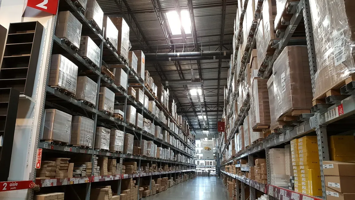 Tall pallet racking in an automated warehouse